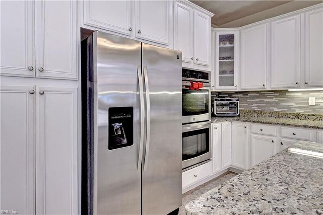 14 Firefly LN, Hampton, VA 23666