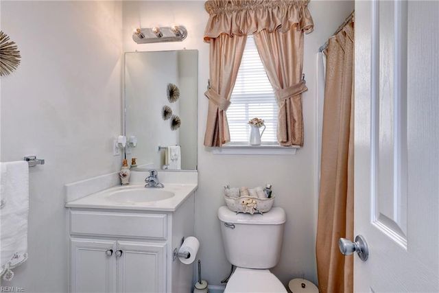 14 Firefly LN, Hampton, VA 23666