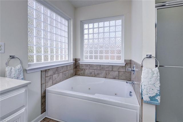 14 Firefly LN, Hampton, VA 23666