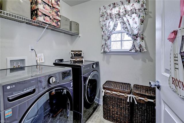 14 Firefly LN, Hampton, VA 23666