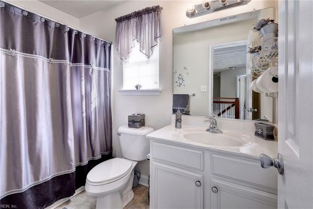 14 Firefly LN, Hampton, VA 23666