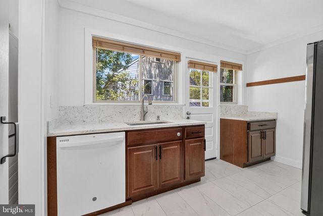 997 N SYCAMORE ST, Falls Church, VA 22046