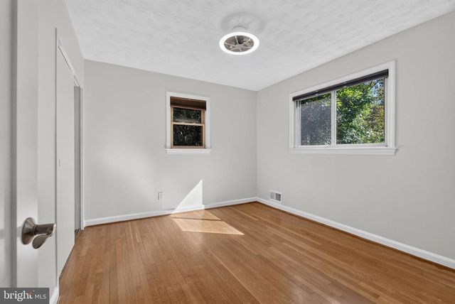 997 N SYCAMORE ST, Falls Church, VA 22046