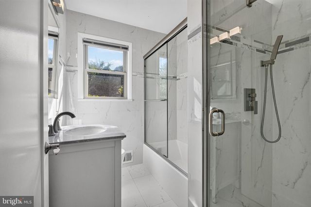 997 N SYCAMORE ST, Falls Church, VA 22046