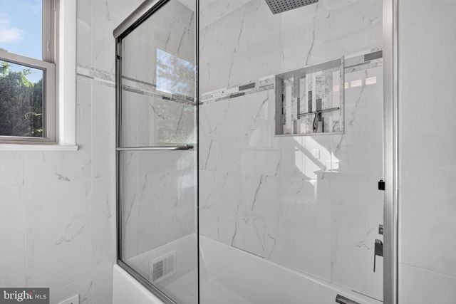 997 N SYCAMORE ST, Falls Church, VA 22046