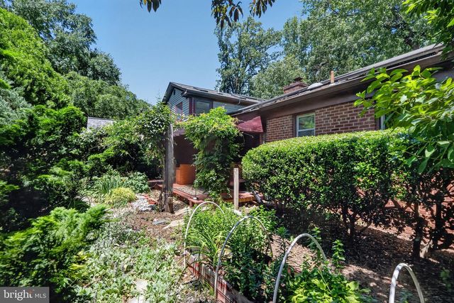 997 N SYCAMORE ST, Falls Church, VA 22046