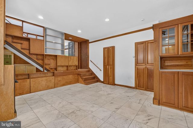 997 N SYCAMORE ST, Falls Church, VA 22046