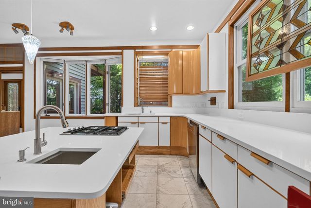 997 N SYCAMORE ST, Falls Church, VA 22046