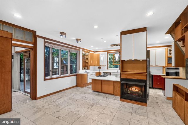 997 N SYCAMORE ST, Falls Church, VA 22046