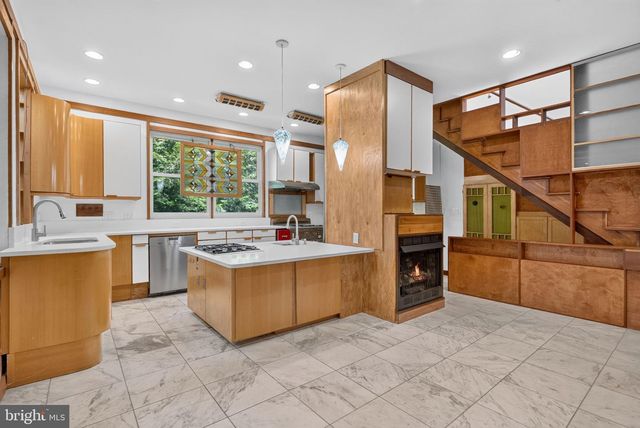 997 N SYCAMORE ST, Falls Church, VA 22046