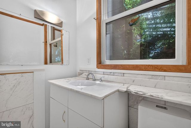 997 N SYCAMORE ST, Falls Church, VA 22046