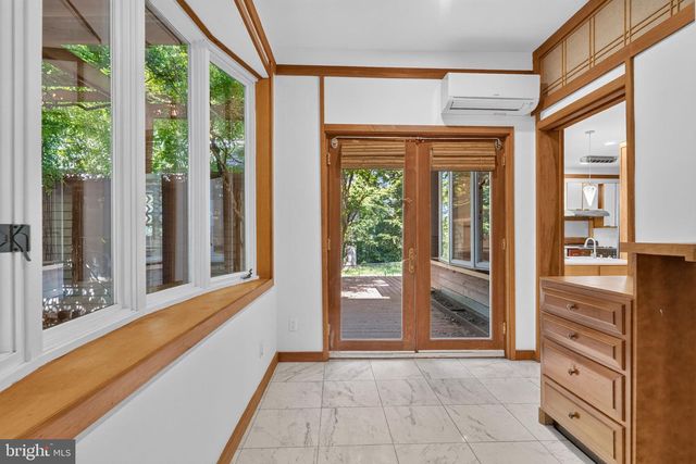 997 N SYCAMORE ST, Falls Church, VA 22046