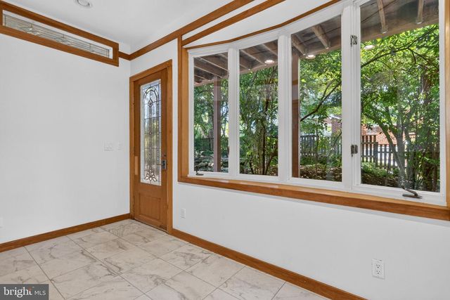 997 N SYCAMORE ST, Falls Church, VA 22046