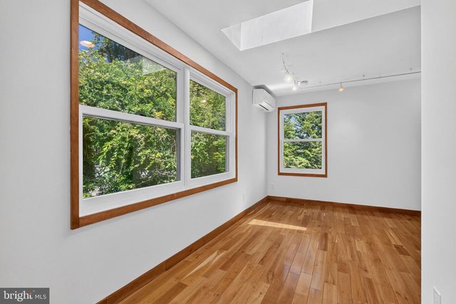 997 N SYCAMORE ST, Falls Church, VA 22046