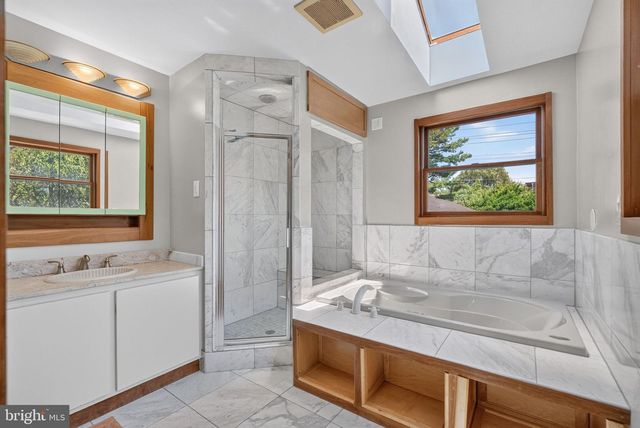 997 N SYCAMORE ST, Falls Church, VA 22046