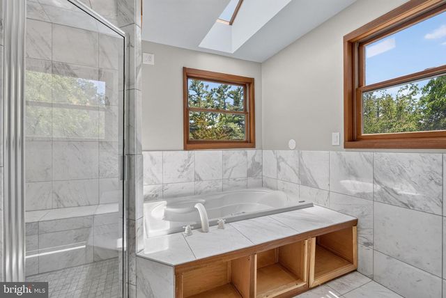 997 N SYCAMORE ST, Falls Church, VA 22046