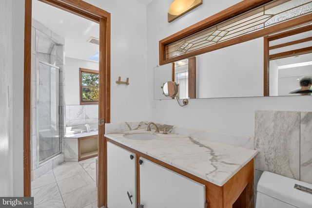 997 N SYCAMORE ST, Falls Church, VA 22046