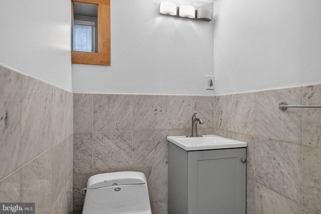 997 N SYCAMORE ST, Falls Church, VA 22046