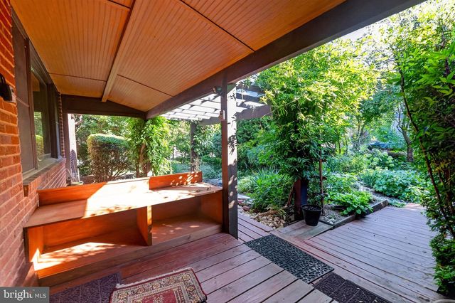 997 N SYCAMORE ST, Falls Church, VA 22046