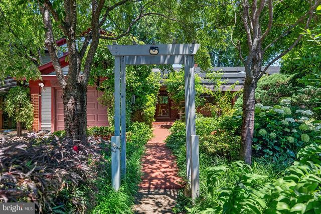 997 N SYCAMORE ST, Falls Church, VA 22046