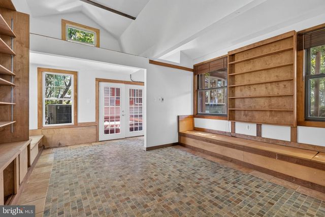 997 N SYCAMORE ST, Falls Church, VA 22046