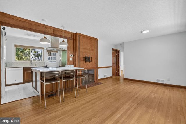 997 N SYCAMORE ST, Falls Church, VA 22046