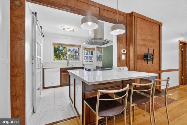 997 N SYCAMORE ST, Falls Church, VA 22046