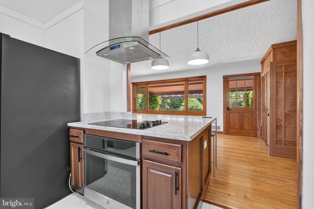 997 N SYCAMORE ST, Falls Church, VA 22046