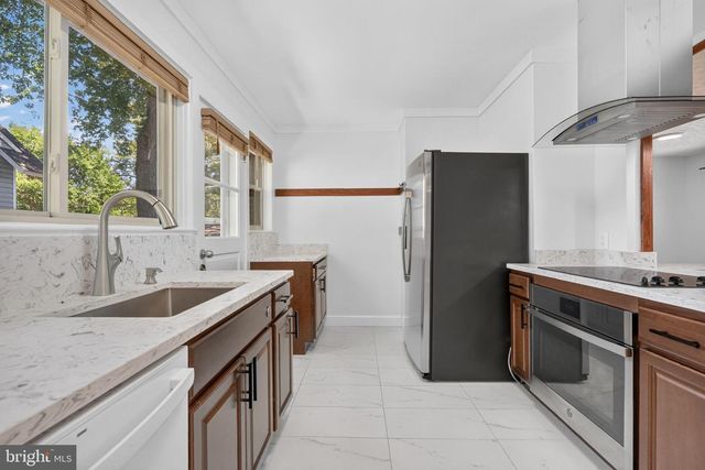 997 N SYCAMORE ST, Falls Church, VA 22046