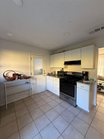 8311 Hathaway DR A, Austin, TX 78757