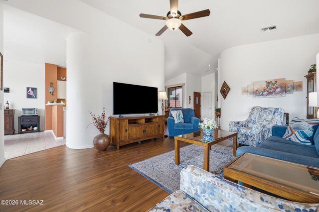 312 N Royal Bell Drive, Green Valley, AZ 85614