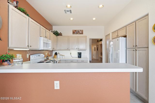 312 N Royal Bell Drive, Green Valley, AZ 85614