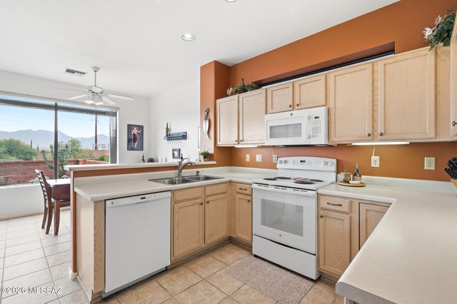 312 N Royal Bell Drive, Green Valley, AZ 85614