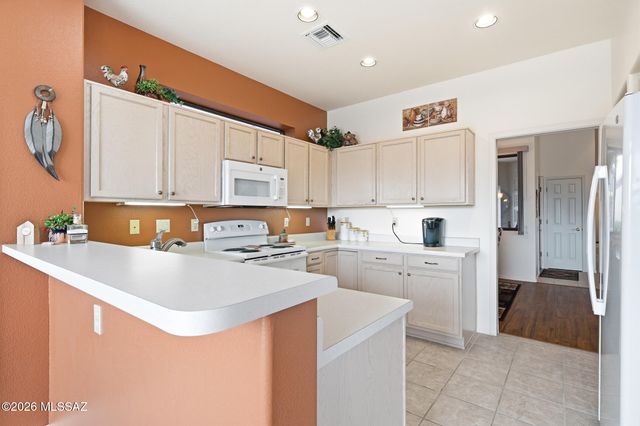 312 N Royal Bell Drive, Green Valley, AZ 85614