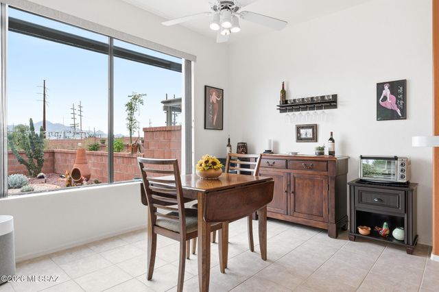 312 N Royal Bell Drive, Green Valley, AZ 85614
