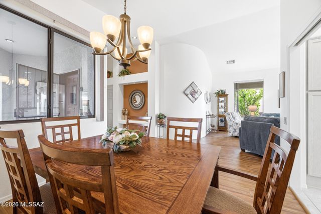 312 N Royal Bell Drive, Green Valley, AZ 85614