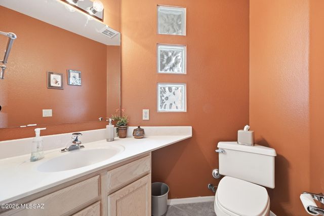 312 N Royal Bell Drive, Green Valley, AZ 85614
