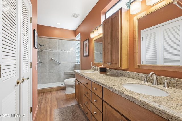 312 N Royal Bell Drive, Green Valley, AZ 85614