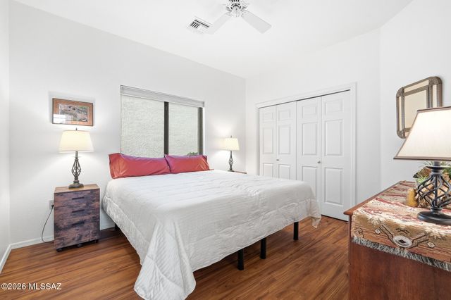 312 N Royal Bell Drive, Green Valley, AZ 85614