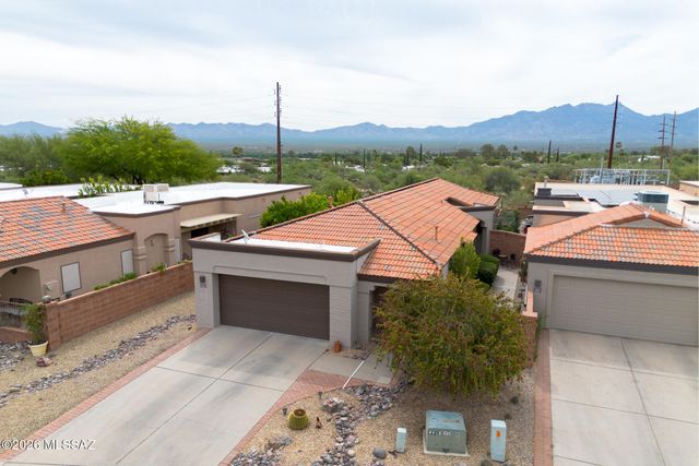 312 N Royal Bell Drive, Green Valley, AZ 85614