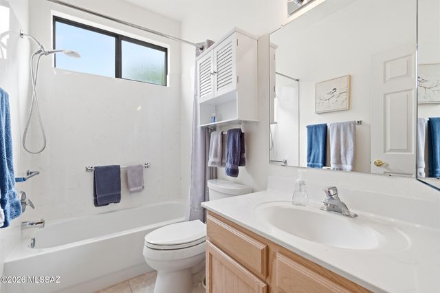 312 N Royal Bell Drive, Green Valley, AZ 85614