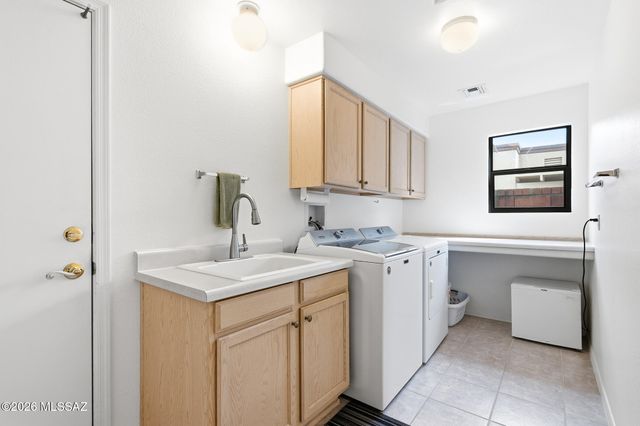 312 N Royal Bell Drive, Green Valley, AZ 85614