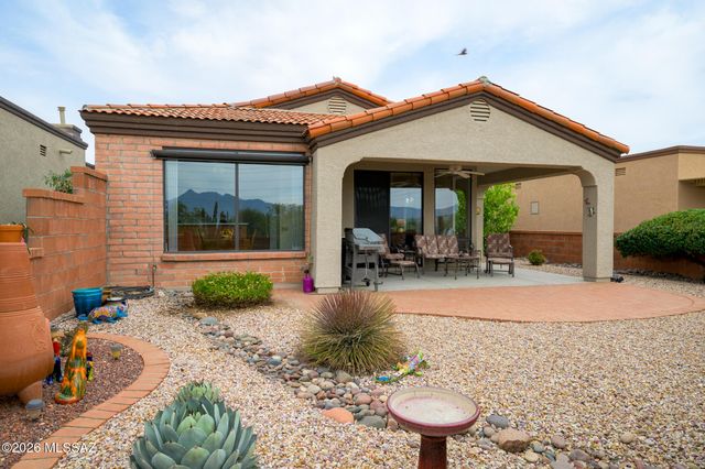312 N Royal Bell Drive, Green Valley, AZ 85614