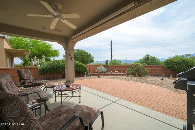 312 N Royal Bell Drive, Green Valley, AZ 85614