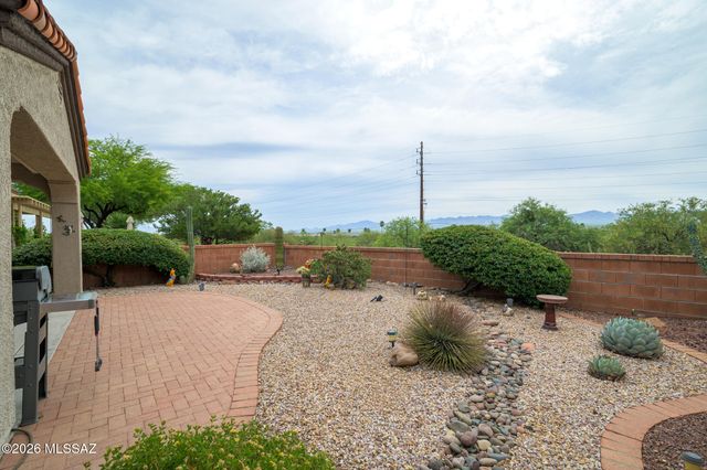 312 N Royal Bell Drive, Green Valley, AZ 85614