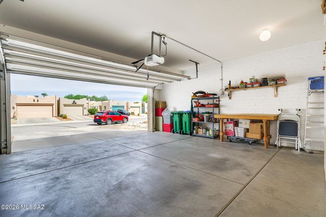 312 N Royal Bell Drive, Green Valley, AZ 85614