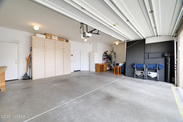 312 N Royal Bell Drive, Green Valley, AZ 85614