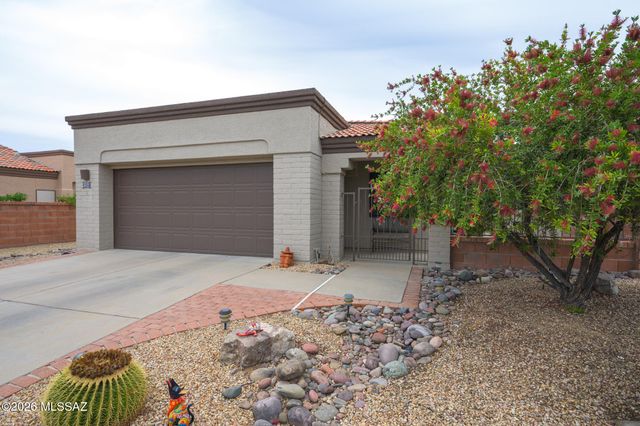 312 N Royal Bell Drive, Green Valley, AZ 85614