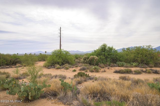 312 N Royal Bell Drive, Green Valley, AZ 85614