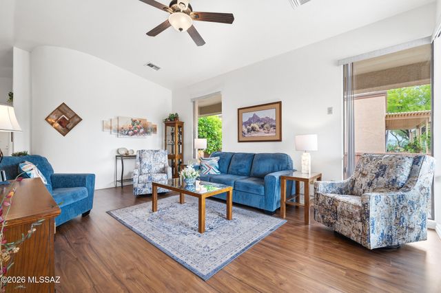 312 N Royal Bell Drive, Green Valley, AZ 85614